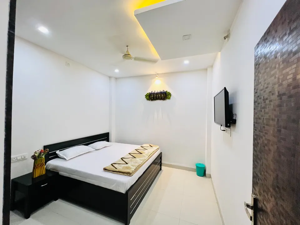 Bedroom with double bed at AP Suite, AP Villas Ujjain